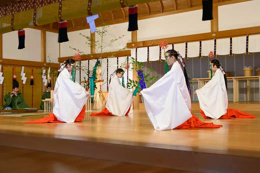 内宮神楽殿で奉納される大々神楽