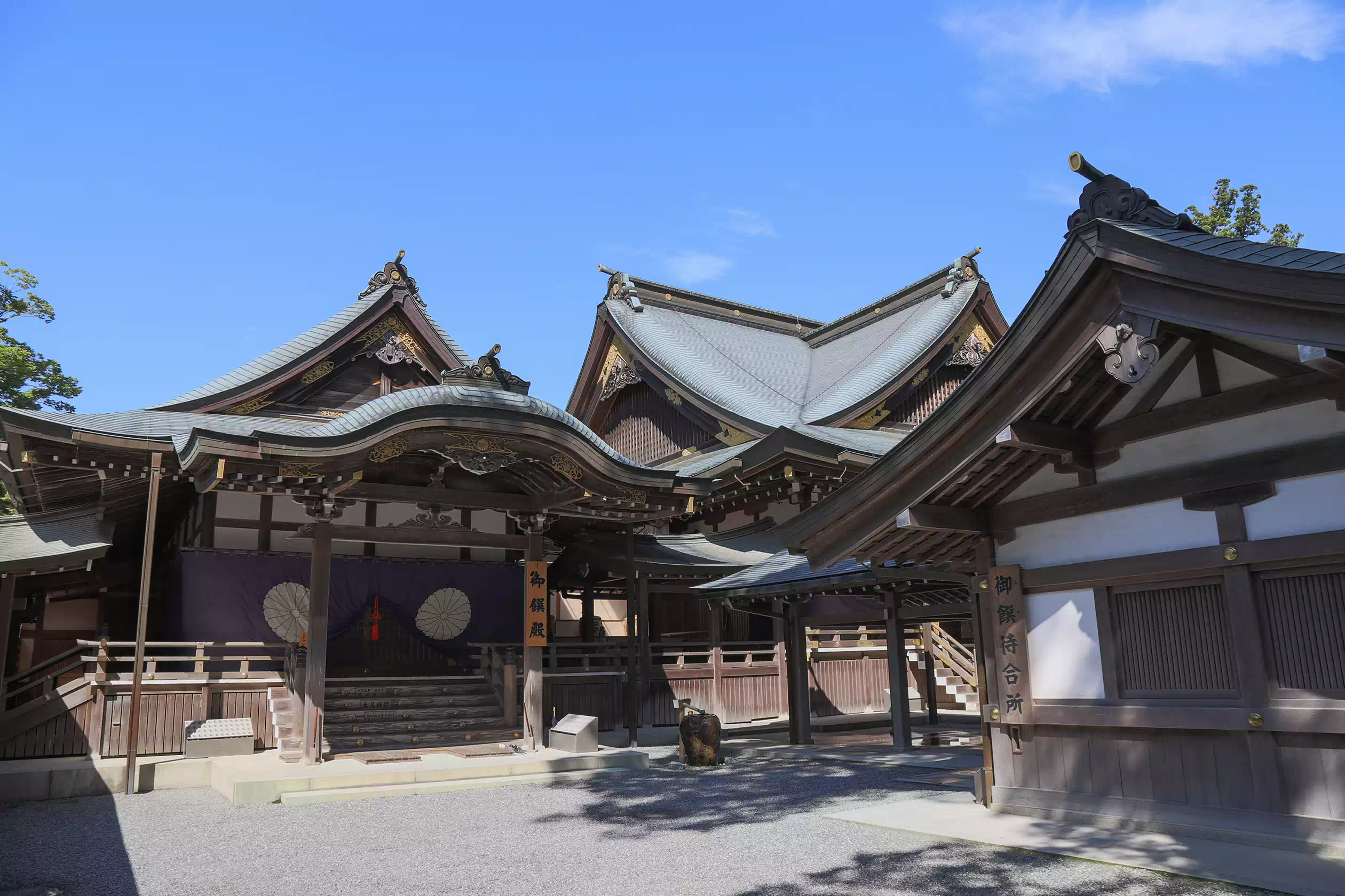 御饌殿（みけでん）