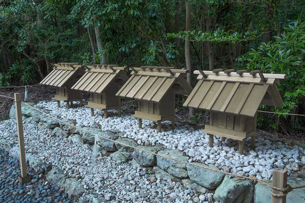 佐美長御前神社四社