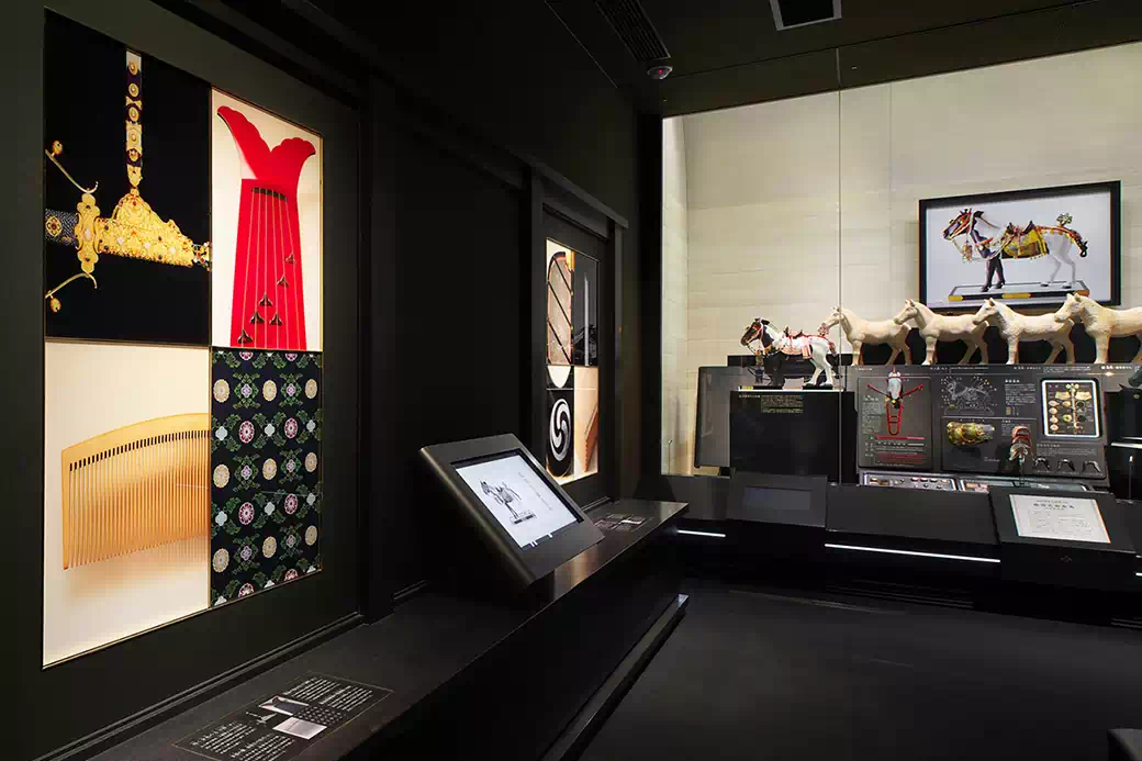 鶴斑毛御彫馬（つるぶちげのおんえりうま）