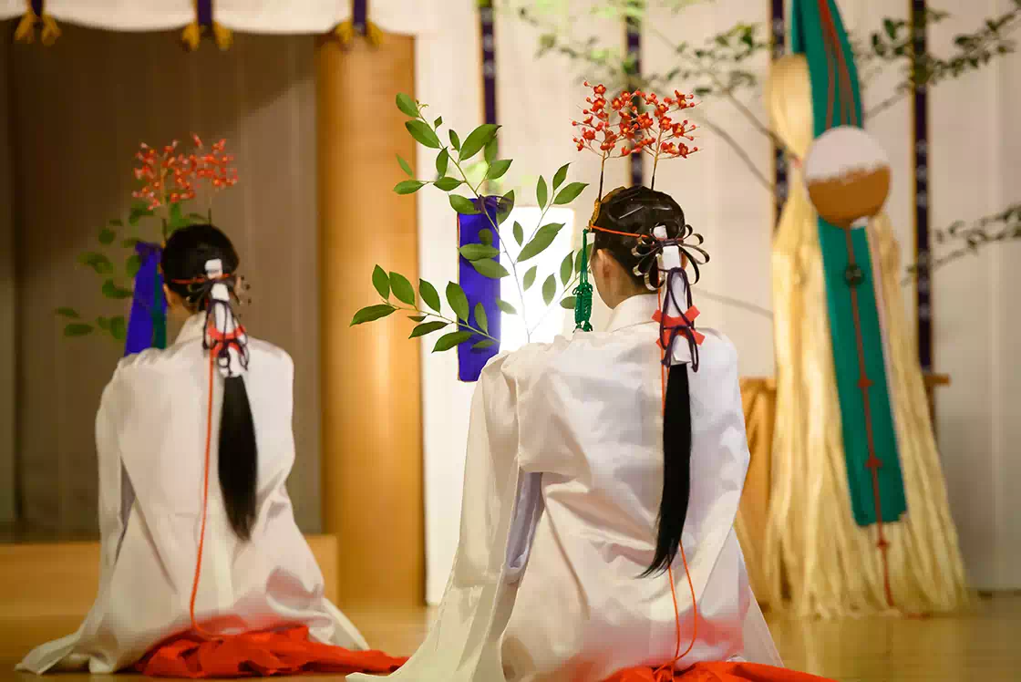 ご祈祷のご案内 御神楽(おかぐら)